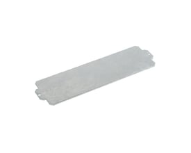 Weidmüller Klippon K monteringsplade til aluminiumskabinet, 239 x 67 x 2 mm, set skråt med udskæringer og monteringshuller.