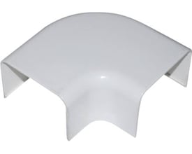 Hvidt Qsantec-KD vertikalt hjørne, type KP-8-W, til montagekanal med 90° retningsskift, 77 x 54 mm.