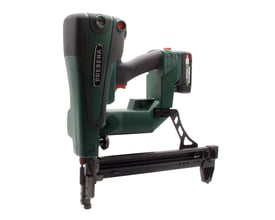 Prebena PKT-8-RHC40-SET22 akku-betonsømpistol i mørkegrøn og sort plast med synligt batteri og magasin.