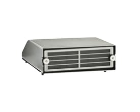 Schneider Electric beskyttelseslåg 125x125 mm i rustfrit stål med ventilationsgitter og synlige nitter.
