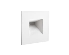Set fra siden, SG Armaturen Capella Isosafe LED vægarmaturets dybde på 50mm og dets firkantede facade i hvid finish.