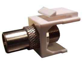 Keystone antenne adapter fra F-stik til IEC han i hvid plast med metalstik, isoleret på hvid baggrund.