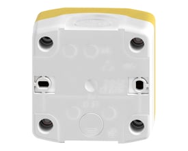 Undersiden af Schneider Electric nødstopkasse i gul og hvid plast med monteringshuller og IP65-klassificering.