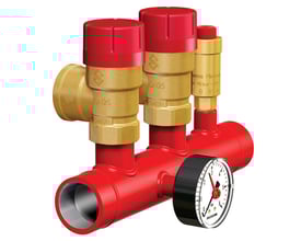 Flamco samlesæt til varmesystemer, 1 1/4" og 2,5 bar, med manometer, udluftning og sikkerhedsventiler i rød og messing. Klar til montering.