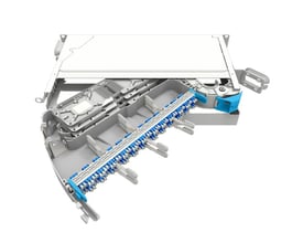 CommScope 1U 19" fiberskuffe MFPS i grå med 96 LC/UPC porte, vist med udtrækkelige bakker og kabelføring.