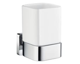 Smedbo tandkrusholder i poleret krom og mat hvidt porcelæn, med mål 63 x 90 x 105 mm.