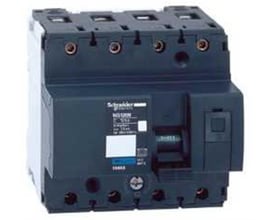 Schneider Electric automatsikring C80A, 4-polet, 25kA, set fra siden, viser DIN-skinne monteringstype og tilslutningspunkter.