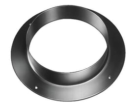 Nærbillede af Lindab væggennemføring VLG, der viser dens runde form og materialet galvaniseret stål med en blank overflade.