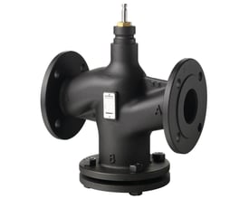 Siemens VVF53.125-220K 2-vejs ventil med flange og PN25 tryk kompensation, vist med en tydelig mærkat og markeringer.