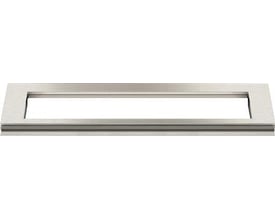 Unidrain Highline ramme på 1200 mm med 10 mm tykkelse i børstet stål, viser det eksklusive laserskårne design.