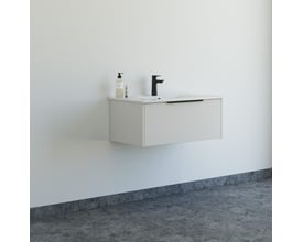 Dansani Mido+ Classic møbelpakke i sand mat med stribet front, montering på væg med Amber vask og sort armatur.