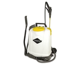 Hvid 12 liters rygsprøjte fra MESTO med gult låg og messingdyse, egnet til ukrudtsbekæmpelse.