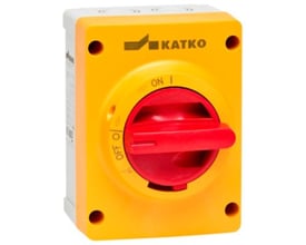 Fronview af Katko 3-polet sikkerhedsafbryder 16A, viser den kraftige røde drejekontakt og IP66 mærkning, monteret på et robust hvidt hus.