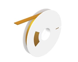 Weidmüller HSS 3.2-9.5 EL Y13M ledningsmærke på en rulle, med hvidt krympeflex og gul mærketape, på hvid baggrund.