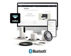 Niko P48LR DALI-2 master sensor og relaterede komponenter vises på en computerskærm med Niko detector tool software, samt på en smartphone.