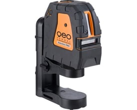 Geo-FENNEL FL40-PC PLUS krydslaser med sort og orange hus, monteret i den medfølgende multifunktionsholder.