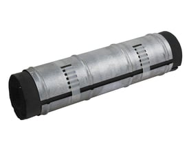 Karfa Metalindustri flexbøsning 48-180 mm med sort syntetisk gummiisolering og aluzink kappe med hvide låsestropper.