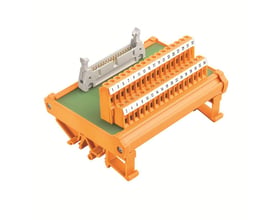 Weidmüller interface-modul med terminaler og stikforbindelse, set skråt forfra med orange tilslutningsrækker og gråt stik.