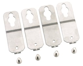 Spelsberg befæstelsessæt AK3 ABL-ES til udvendig montering af AK gruppetavler, vist med fire metalbeslag og skruer.