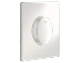 Grohe Skate Air betjeningsplade i alpinhvid, set fra siden med let vinkel, viser den elegante, buede trykflade.