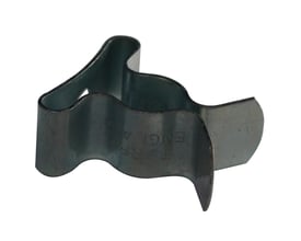 Maskinfabrikken Universal fjederklemme uden bagplade til træplader, Ø6mm diameter i metal med indgraveret tekst.