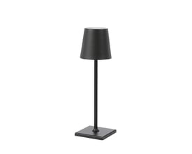 Opladelig LED mini bordlampe i sort, med en firkantet base og kegleformet skærm, isoleret på hvid baggrund.