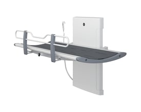 Pressalit SCT 3000 elektrisk bruseleje i antracit med nedfældede sider, monteret på væg med hvid kassette.