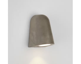 Astro Mast Light Concrete væglampe i grå støbt beton monteret på en hvid væg med lys nedad.