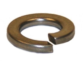 Rustfri A2-fjederskive DIN 127B til 5 mm bolt, vist skråt med åbent, forskudt ringformet snit.