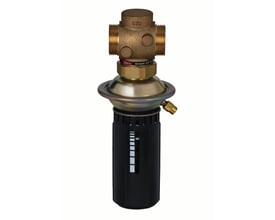 Detaljeret billede af Danfoss AVP 15 differenstrykregulator, der viser mærke, modelnummer og materiale i rødbronze og sort plast.