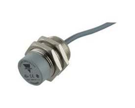 Carlo Gavazzi induktiv aftaster M30 med kort, cylindrisk gevindhus, møtrikker og gråt kabel, PNP NO og IO-Link.