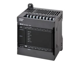 Omron CP2E-N14DR-D PLC med 8 digitale indgange og 6 relæudgange, 24VDC, 10kStep. Visning af top og side med tilslutningsklemmer og statusindikatorer.