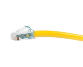 CommScope X patchkabel K6a GS10 LSZH, gul, 1,52m med klar RJ45-stik og gul LSZH-kappe.