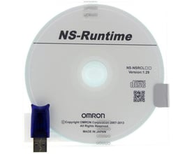 Omron NS-Runtime software CD og en blå USB-dongle til Windows XP, produkt NS-NSRCL1.