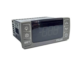 Dixell XR40CX køle- og frostrumsstyring til 230 V set skråt forfra med display og betjeningsknapper.