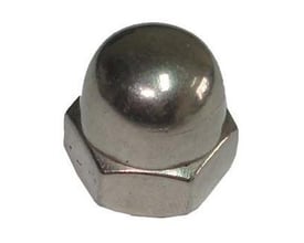 Enkel topmøtrik DIN 1587 A2, M8 viser dens glatte overflade og sekskantede bund i rustfrit stål.