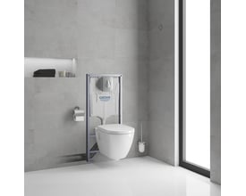 Grohe Solido OEM Ceramic væghængt toilet i hvid, monteret på en stålramme med indbygningscisterne og trykplade.