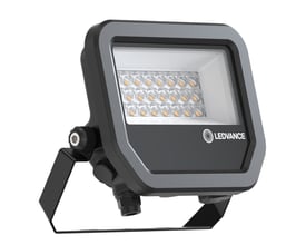Sort Ledvance Floodlight Area Asym LED-projektør på beslag, med synlige linser og asymmetrisk lysfordeling.