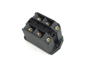 Nærbillede af Danfoss 3-polet kontaktsæt, der viser de mærkede skrueterminaler nummereret 1-6 for TPST funktion.