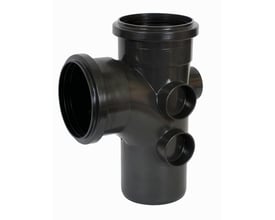 Friaphon grenrør med 92,5° vinkel og flere indgange i sort plast. Grenrøret har dimensionerne Ø110 x Ø110 mm og er beregnet til lyddæmpende afløbssystemer.