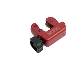 Ironside mini-rørskærer til kobber, 3-30 mm, med rødt hus og sorte greb, set skråt forfra.