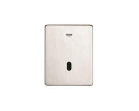 Opmærksomheds-billede af Grohe Tectron Skate elektronisk urinal armatur i børstet rustfri stål med sort infrarød sensor.