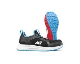 Activewear Snatch 7383 S3-sikkerhedssko i sort og blå, vist fra siden med den blå og røde ydersål synlig.