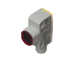 Carlo Gavazzi fotoaftaster PH18CNP50PAM1SA med kvadratisk M18-hoved og rød optisk front, set skråt forfra.