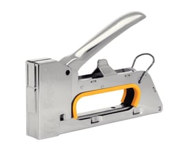 Svenskfremstillet Rapid 23 Ergonomic hæftepistol, vist fra siden med fokus på det ergonomiske håndtag og stålkvalitet.