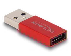 Delock USB adapter med USB Type-A han og USB Type-C hun i skinnende rød farve med Delock logo tydeligt synligt.