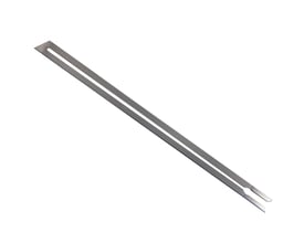En 150 mm lang klinge til Profix og Akkufix flamingoskærere, fremstillet af metal med to parallelle slidser.