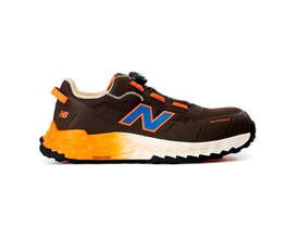 Højre side af New Balance Cremorne sikkerhedssko i brun, med synlig BOA-system og Fresh Foam mellemsål.
