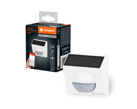 Hvid LEDVANCE SMART+ WiFi-bevægelsessensor til udendørs brug med solcelle og PIR-sensor foran emballagen.