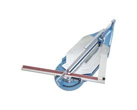 Sigma 4BU fliseskærer med 70 cm skærelængde, fremstillet i blå aluminium med poleret stålskinner.